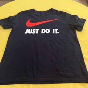 Men's size med Nike tshirt